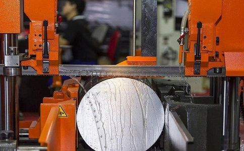 开平立式金属带锯床切削出现跑带故障解决方法！